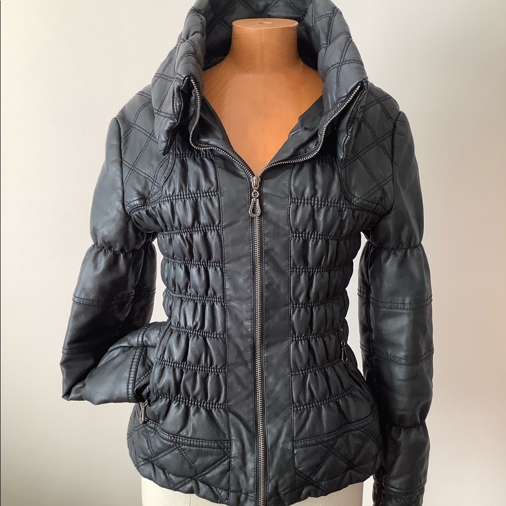 Fitted leather jacket